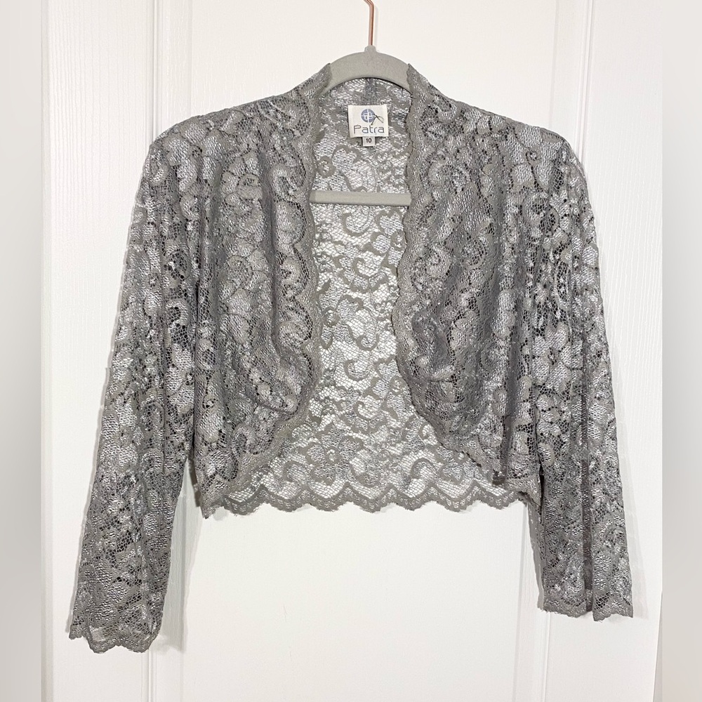Patra Shimmering Silver Scalloped Lace Cropped Bolero Cardigan Jacket Size 10